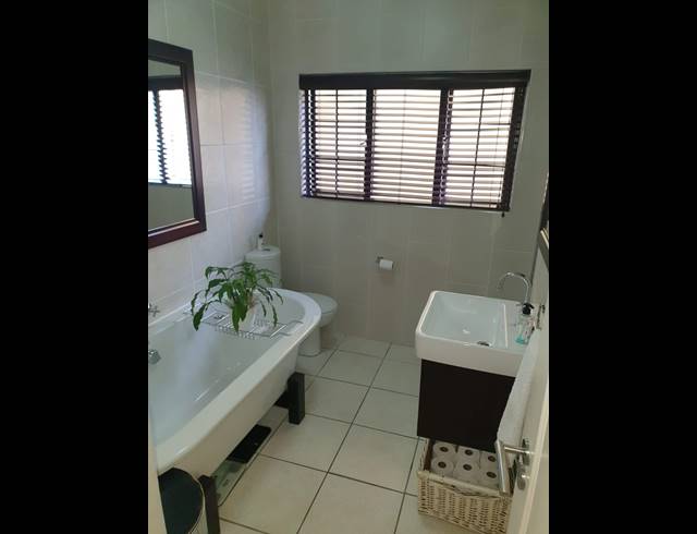 2 BEDROOM APARTMENT FOR SALE IN SUNNINGHILL